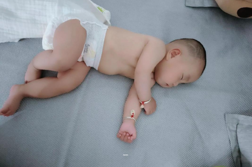 福安宝宝先长上牙还是下牙